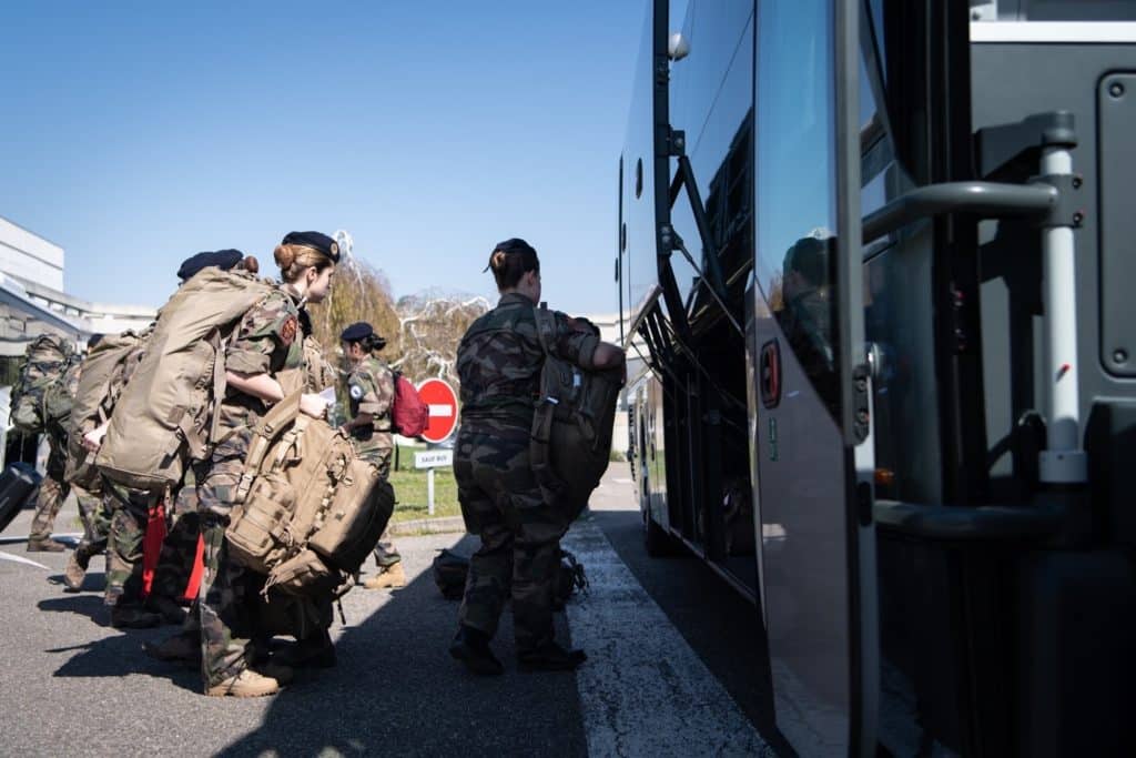 Resilience : les élèves des EMSLB renforcent les Hôpitaux militaires