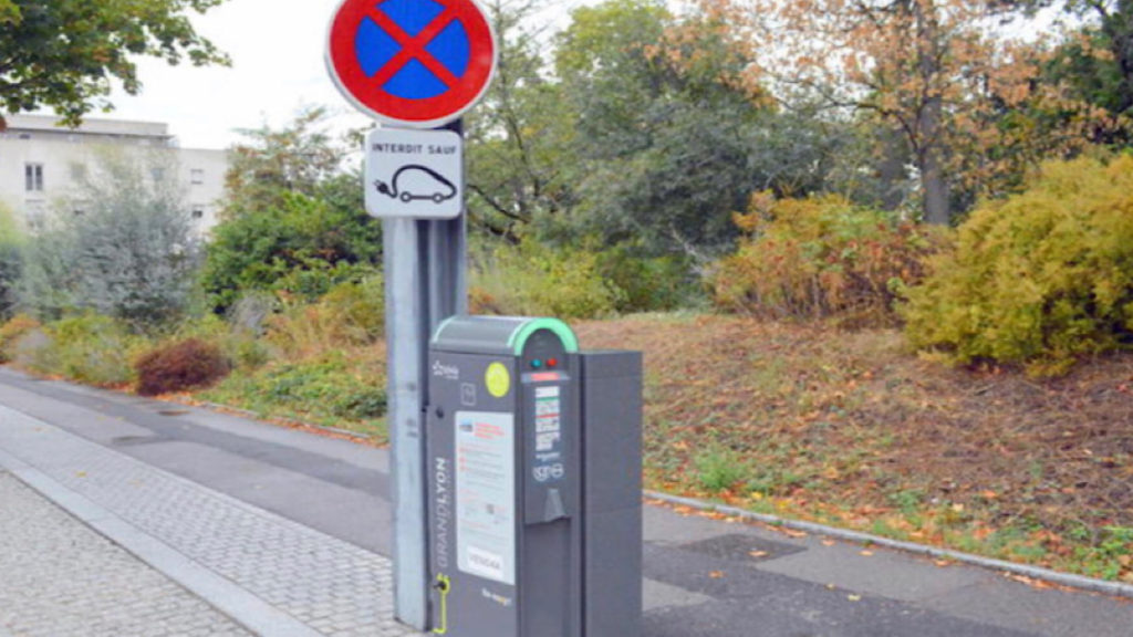 Vénissieux installe 6 bornes de recharge pour voitures électriques