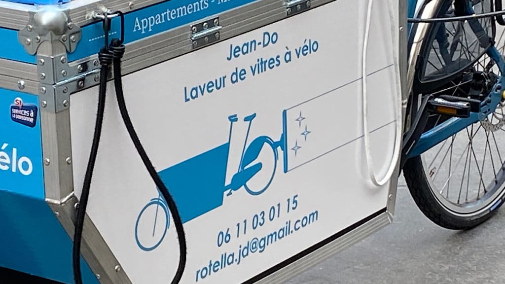 Jean-Do laveur de vitres en vélo-cargo