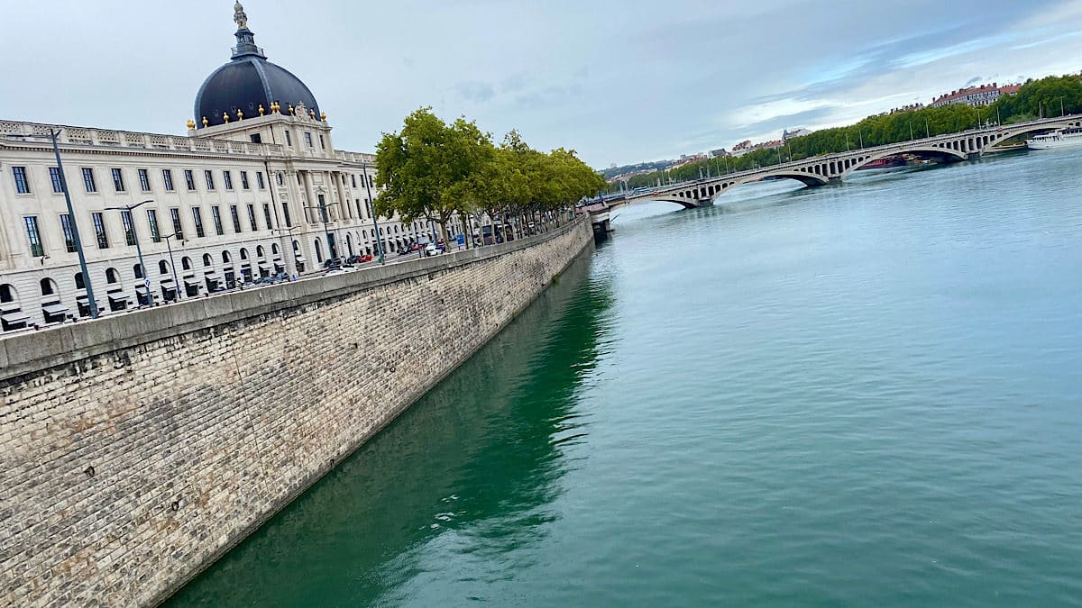 Rhône rive droite