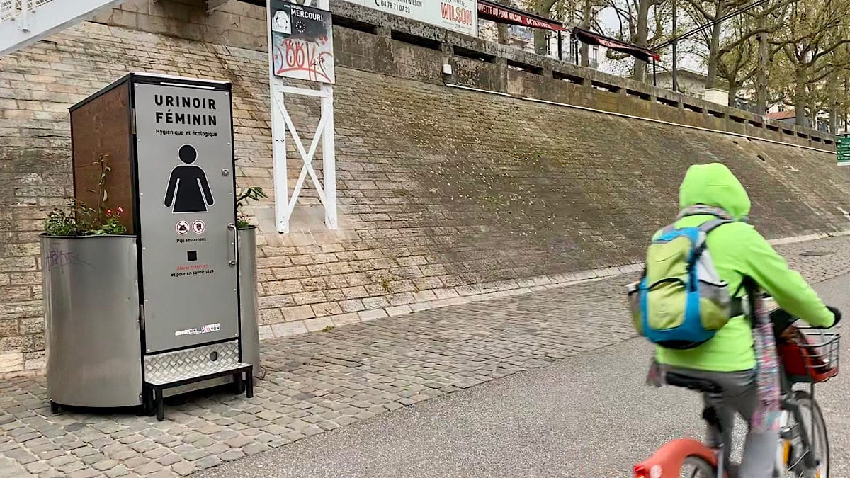 sanitaires sur les berges