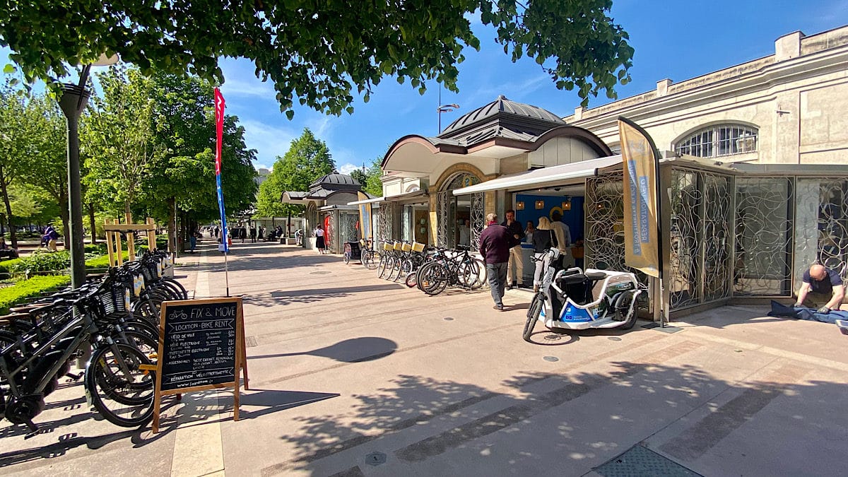 kiosque à vélos à Lyon