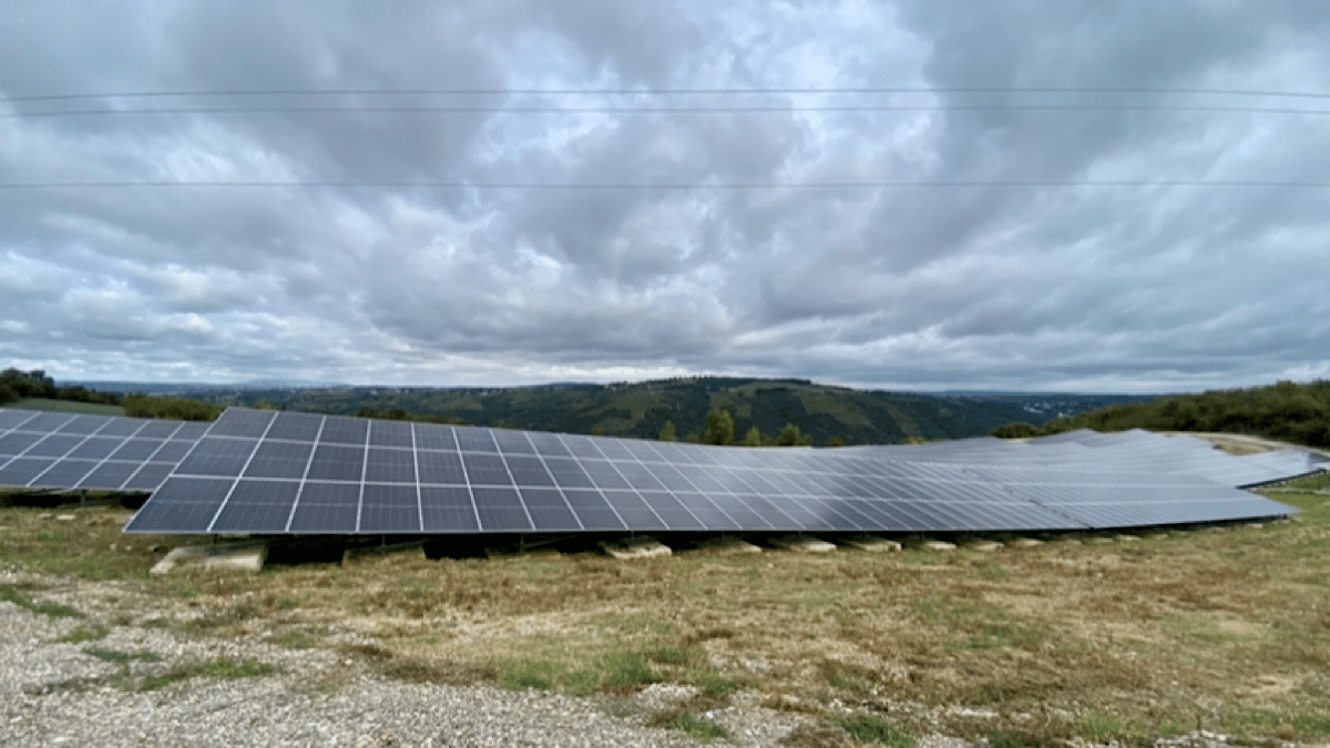 panneaux solaires au sol