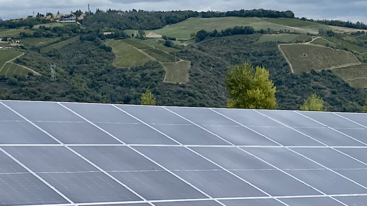 panneaux solaires au sol