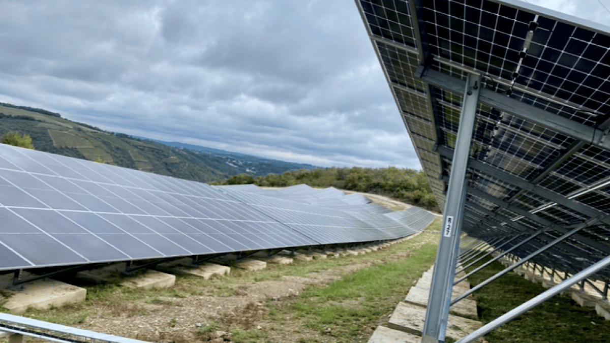 panneaux solaires au sol