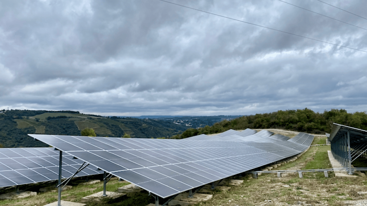 panneaux solaires au sol